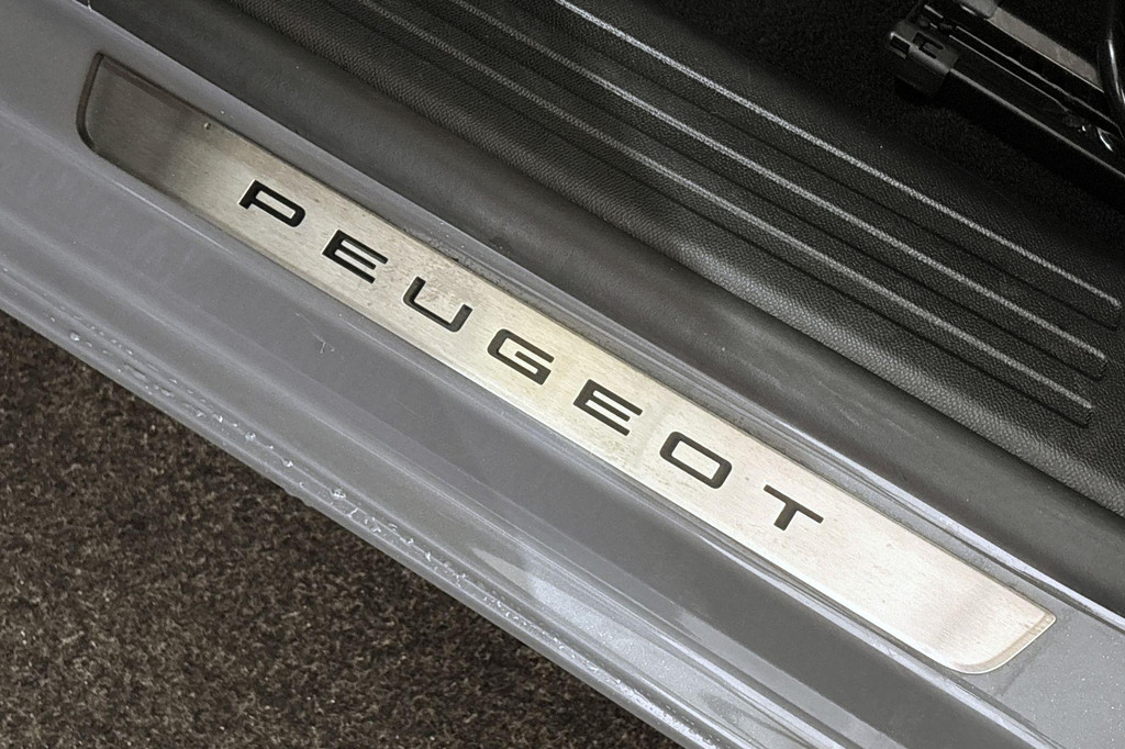 Peugeot e-2008 (GPK75K) met abonnement