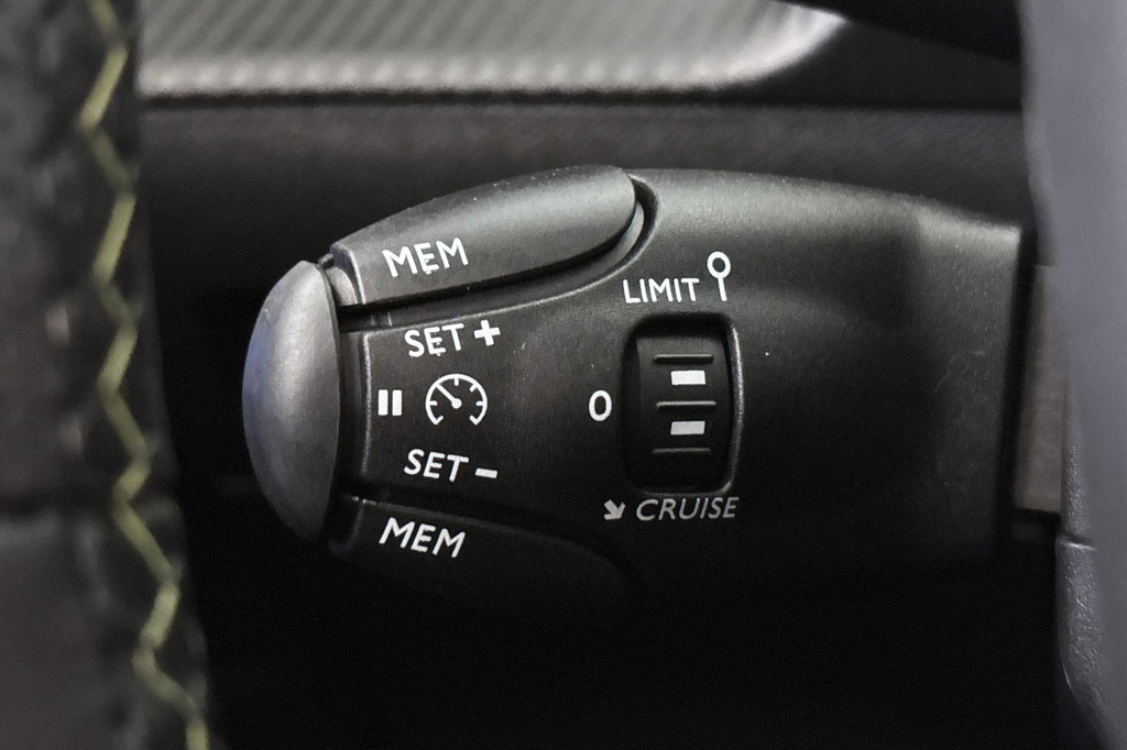 Peugeot e-2008 (GPK75K) met abonnement