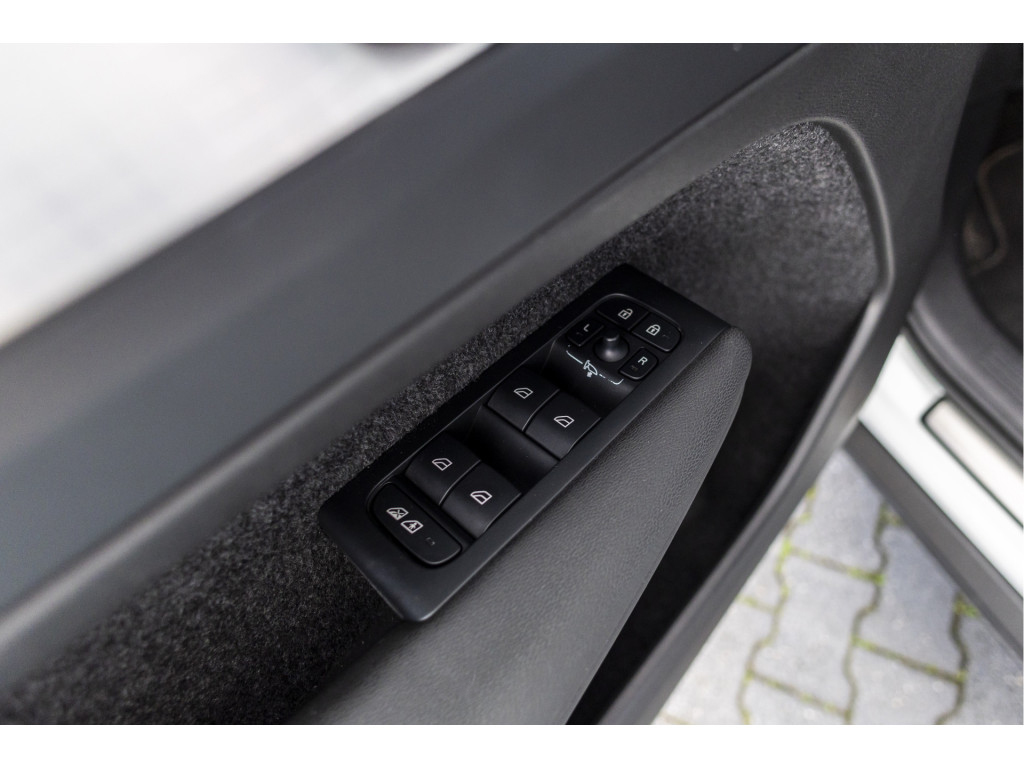 Volvo XC40 (KTZ17Z) met abonnement