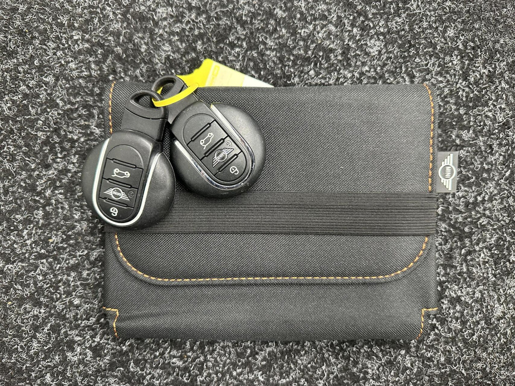 MINI 3-Deurs (N299RR) met abonnement