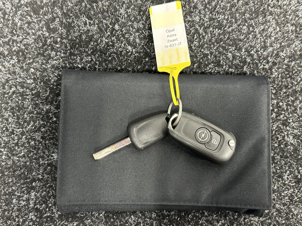 Opel Astra (N631JT) met abonnement