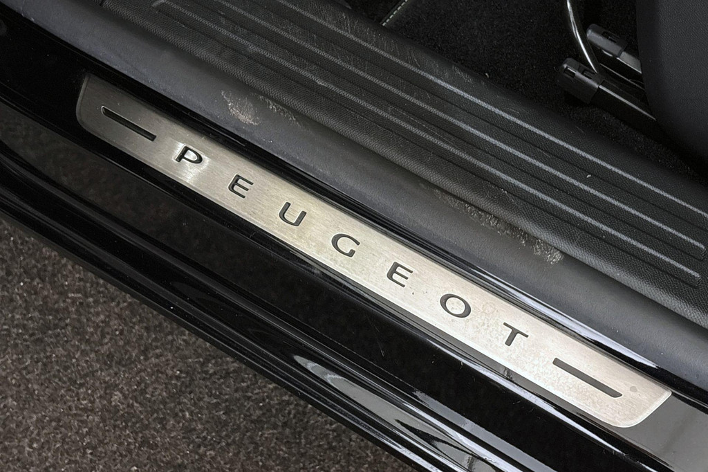 Peugeot e-2008 (L249TB) met abonnement