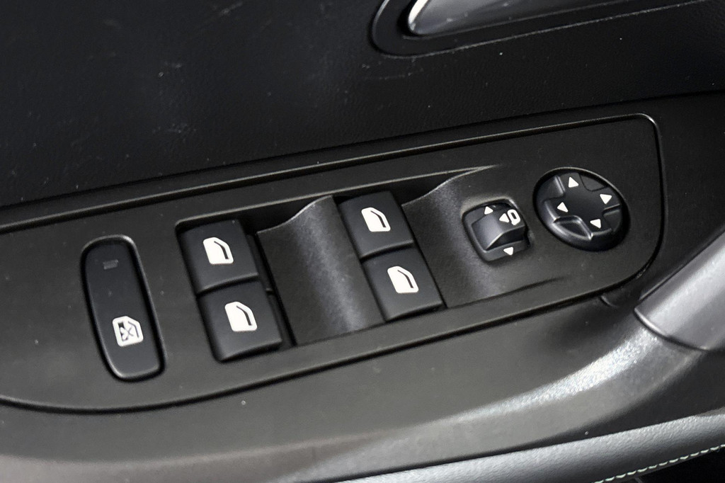 Peugeot e-2008 (N329XS) met abonnement