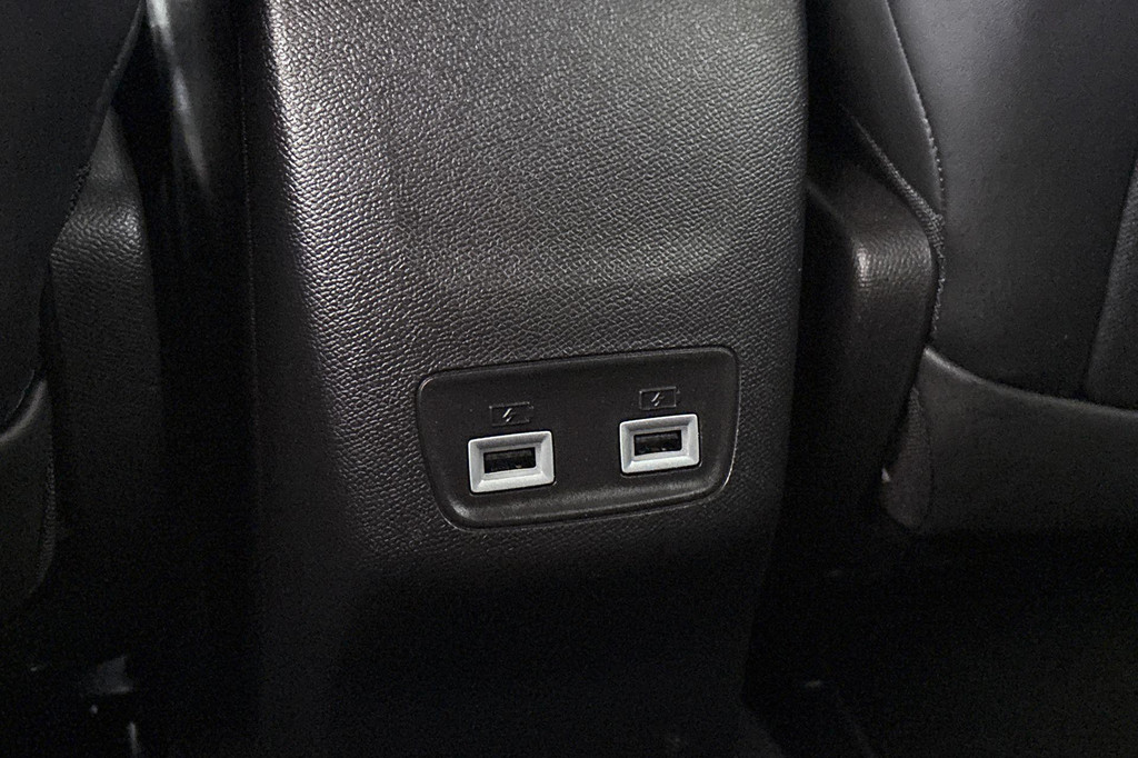 Peugeot e-2008 (L794XX) met abonnement