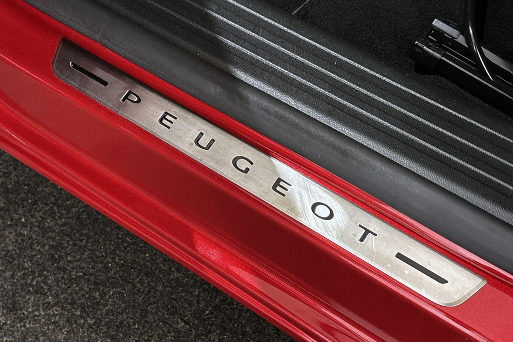 Peugeot e-2008 (L794XX) met abonnement