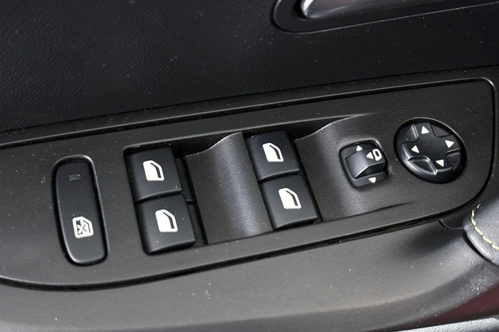 Peugeot e-2008 (L794XX) met abonnement