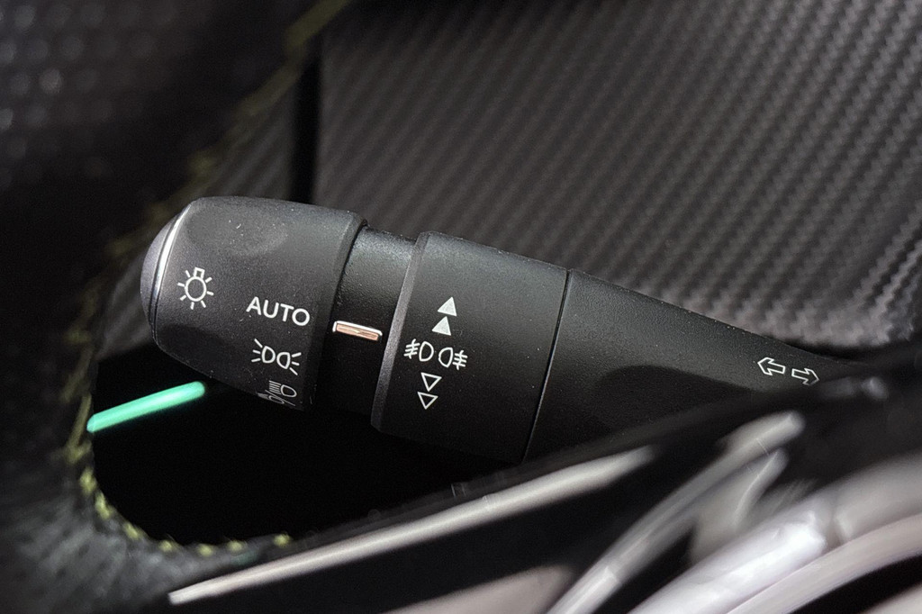 Peugeot e-2008 (L794XX) met abonnement