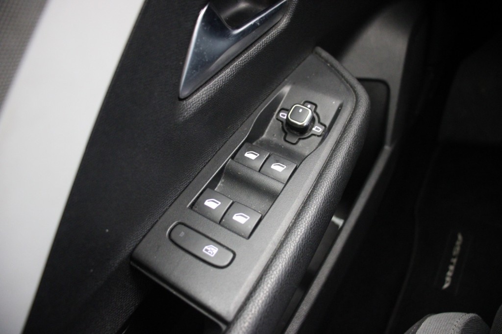 Opel Astra (S905XD) met abonnement