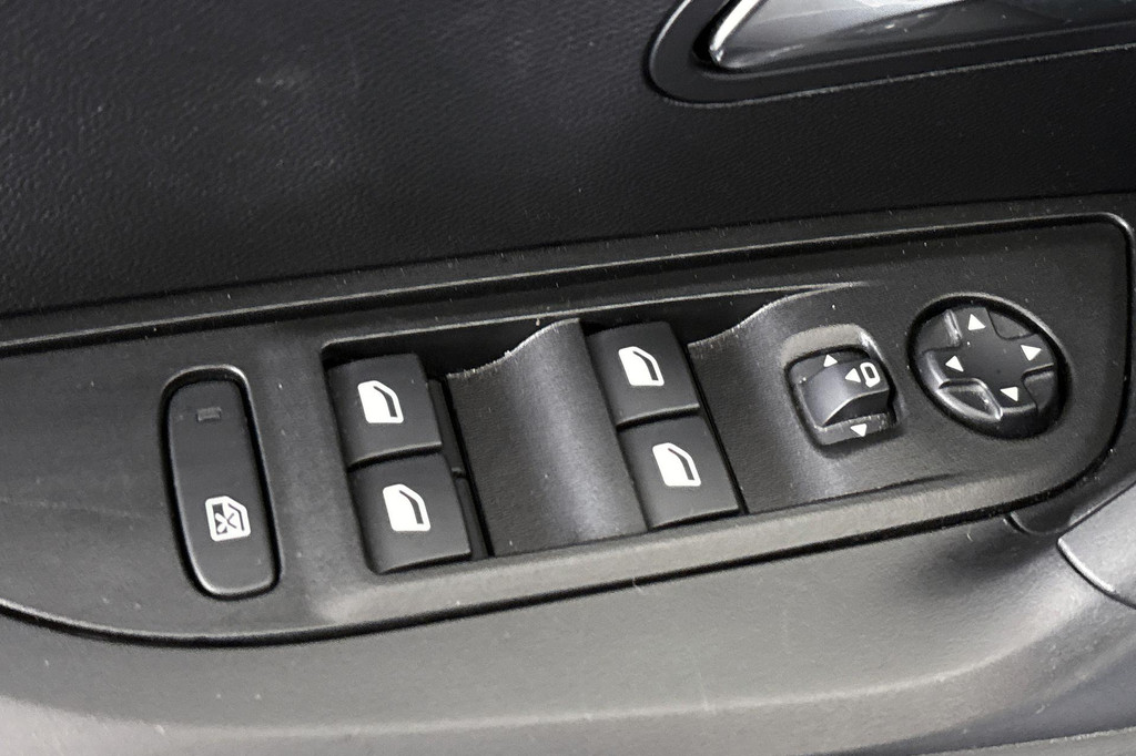 Peugeot 2008 (HHK60H) met abonnement