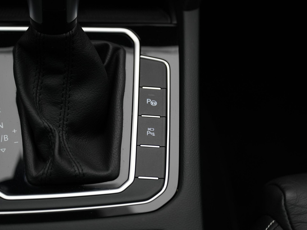 Volkswagen Passat (KZJ81P) met abonnement
