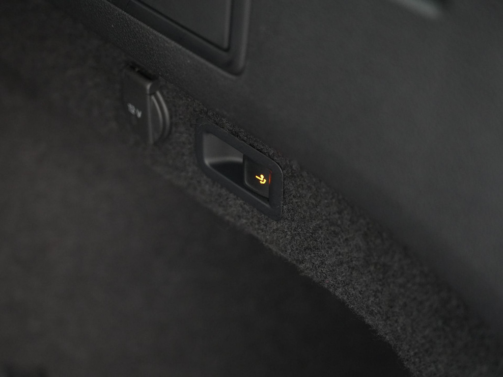 Volkswagen Passat (KZJ81P) met abonnement