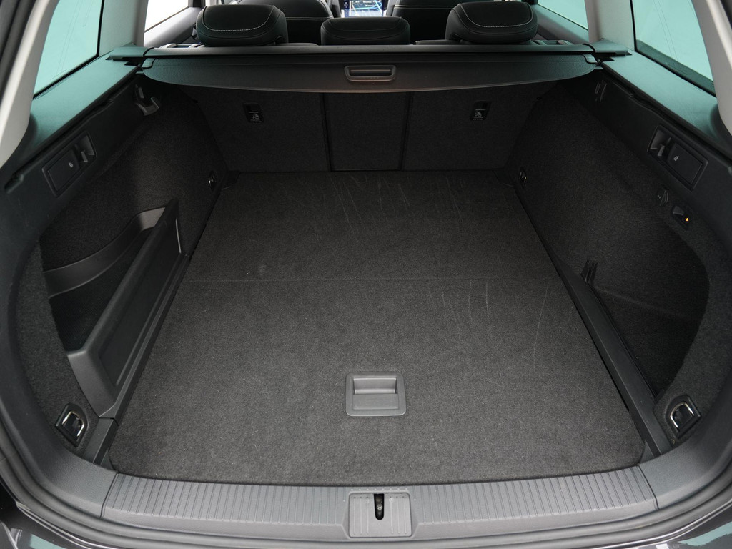 Volkswagen Passat (KZJ81P) met abonnement