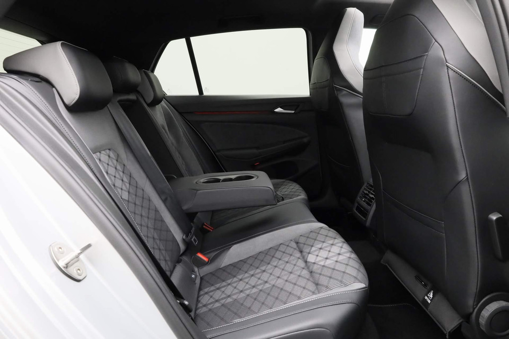 Volkswagen Golf (GPT73H) met abonnement
