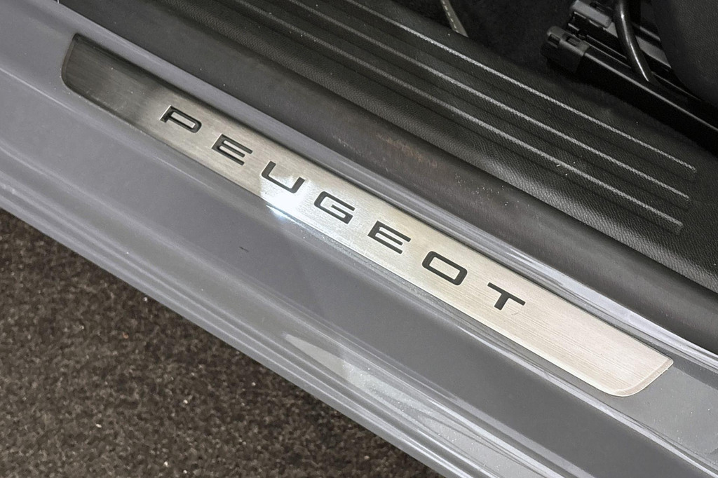 Peugeot 2008 (NBV07H) met abonnement
