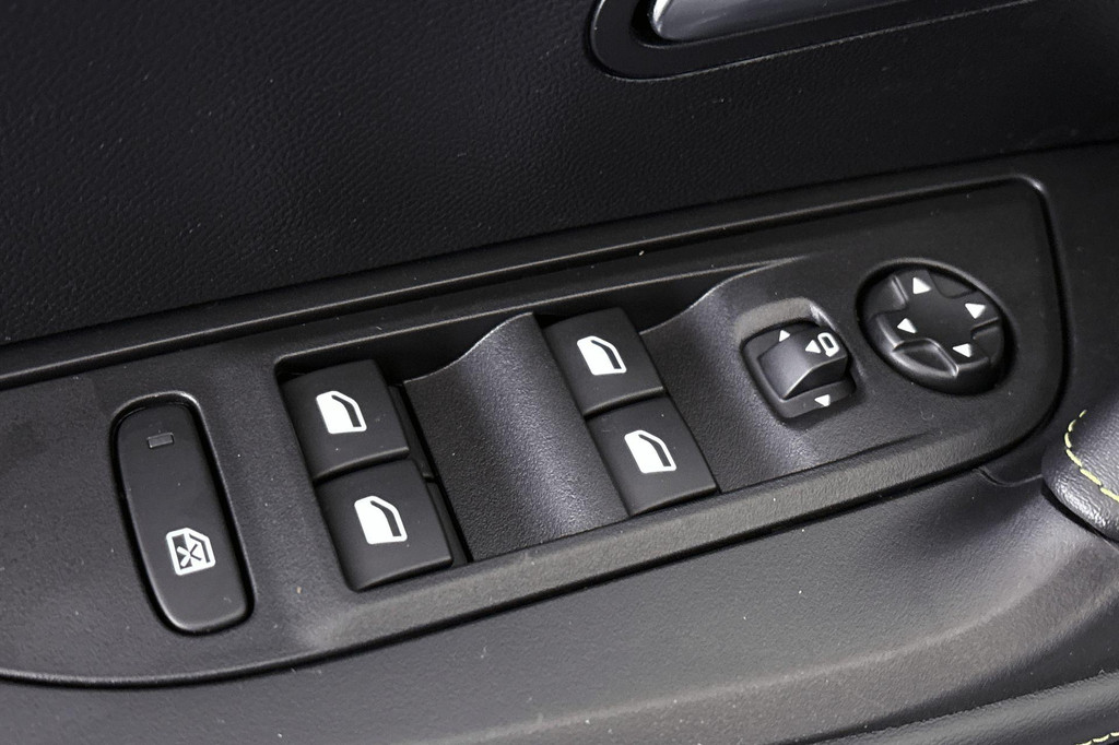 Peugeot 2008 (NBV07H) met abonnement