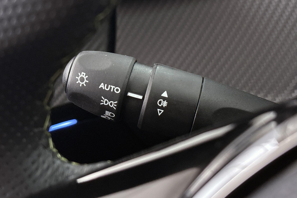 Peugeot 2008 (NBV07H) met abonnement