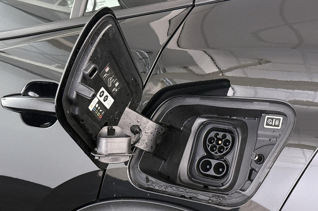 Peugeot e-2008 (L965ZT) met abonnement