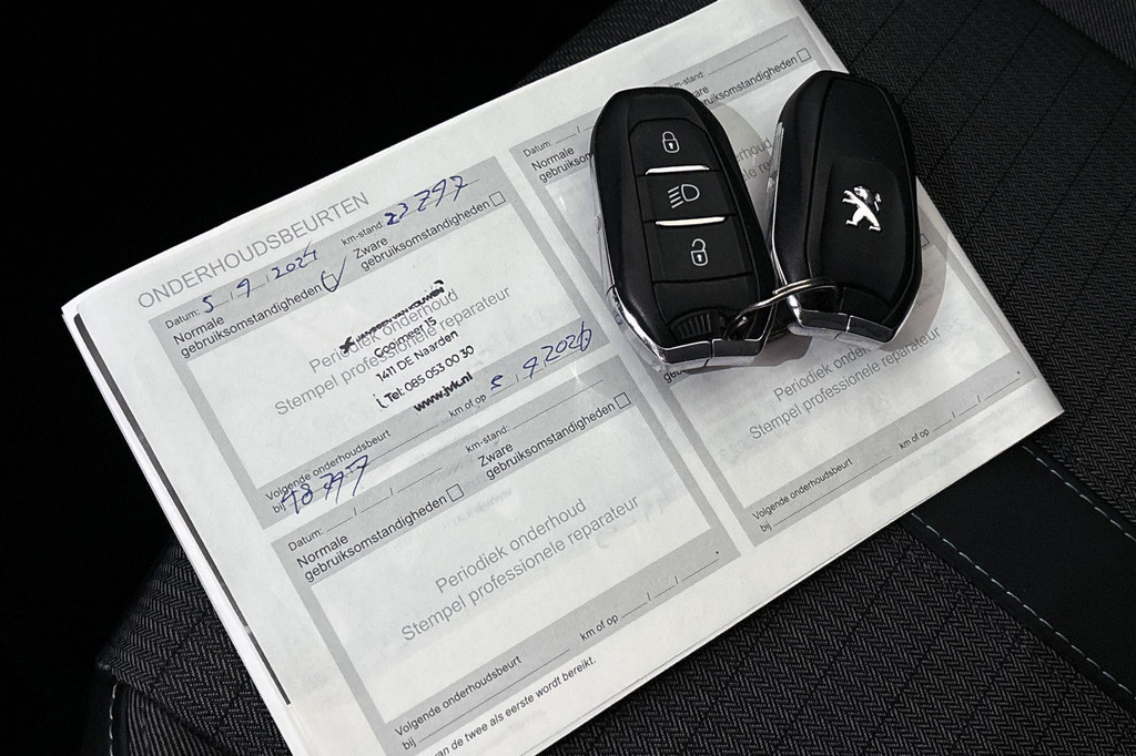 Peugeot e-2008 (L965ZT) met abonnement