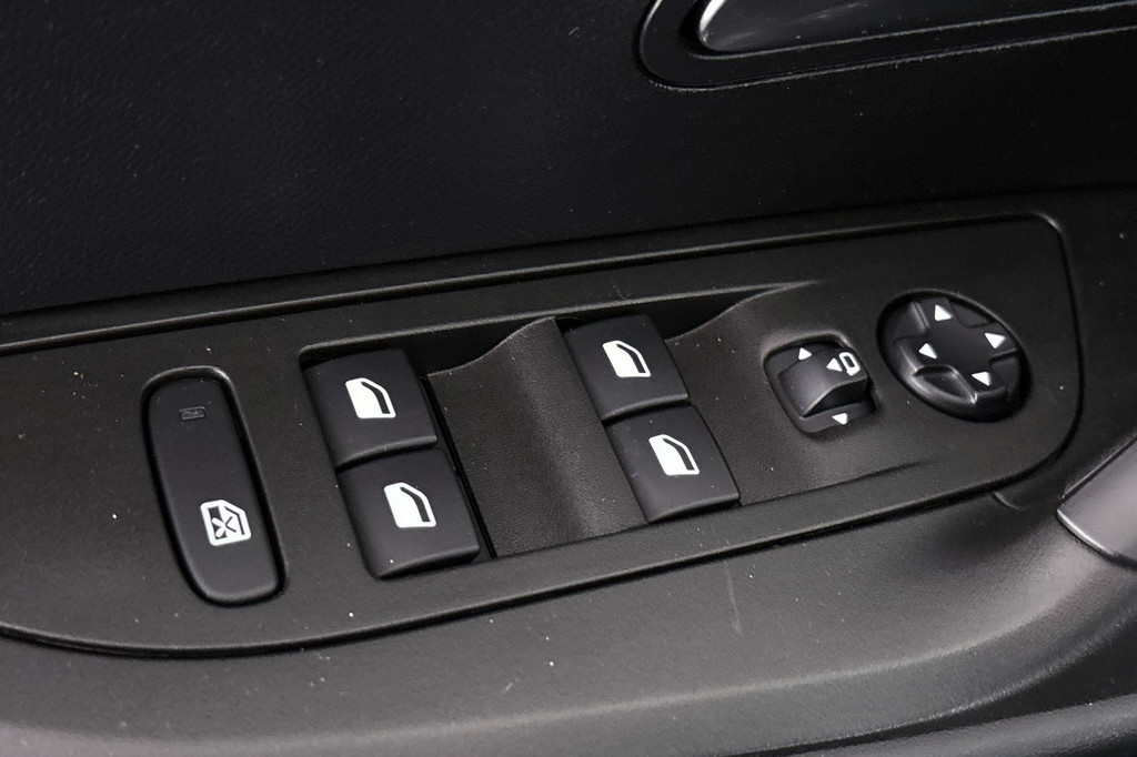 Peugeot e-2008 (L965ZT) met abonnement
