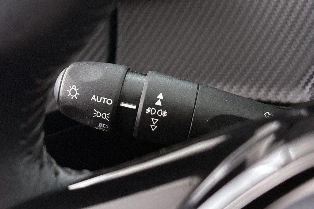 Peugeot e-2008 (L965ZT) met abonnement