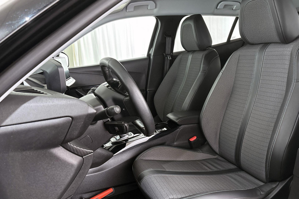 Peugeot e-2008 (L965ZT) met abonnement