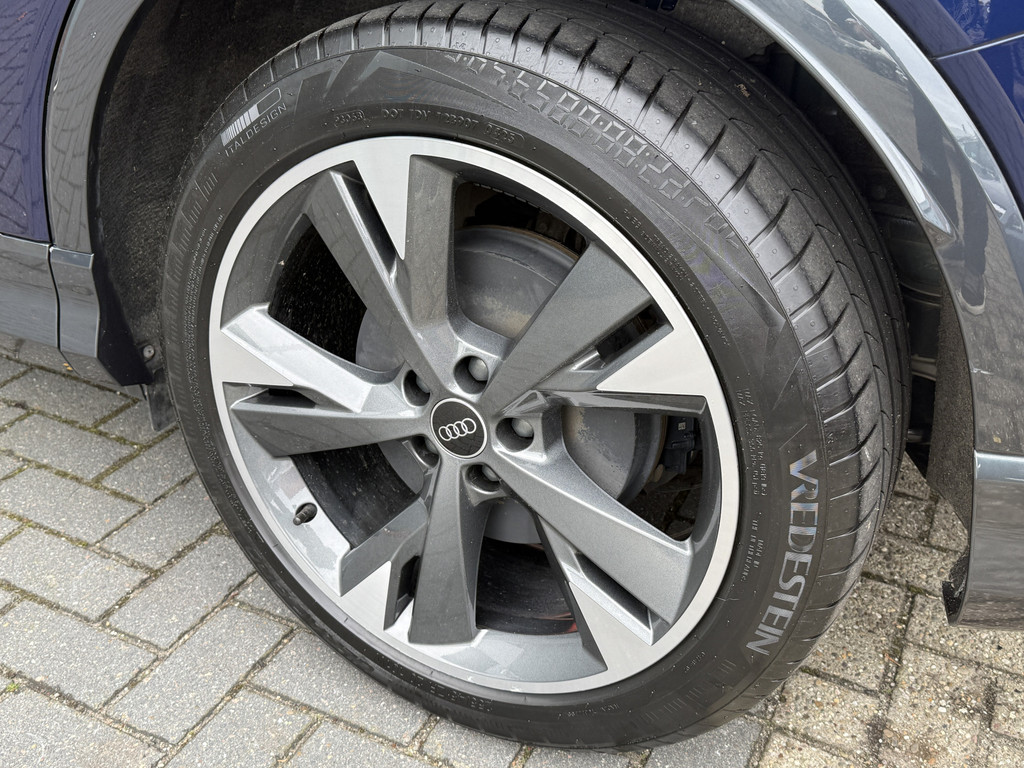 Audi Q4 e-tron (R810JJ) met abonnement