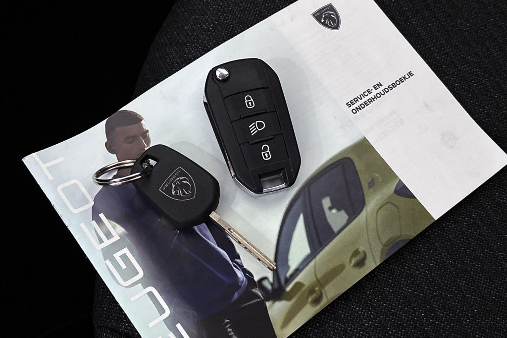 Peugeot 208 (HLG69F) met abonnement