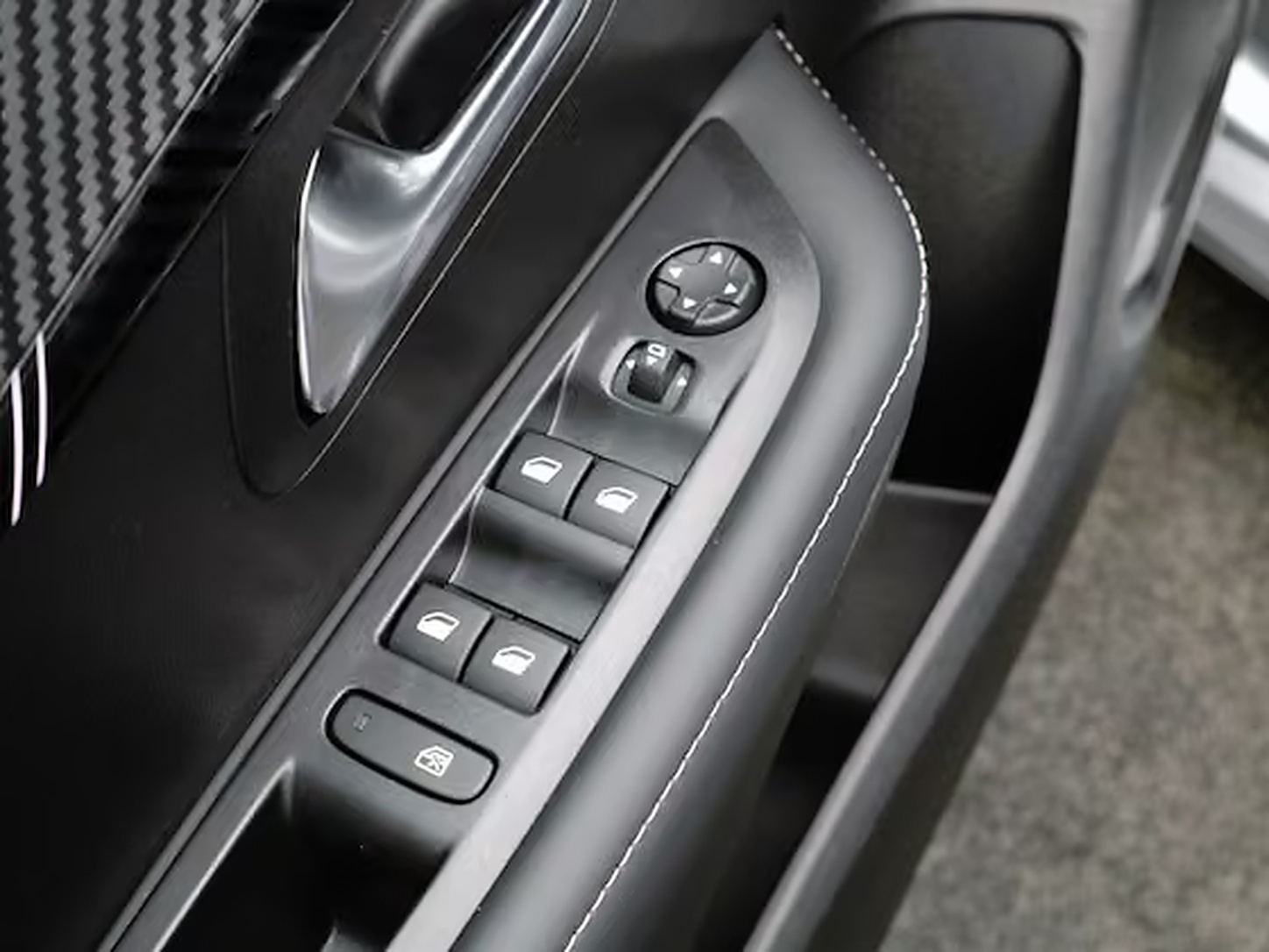 Peugeot 208 (JVP55F) met abonnement