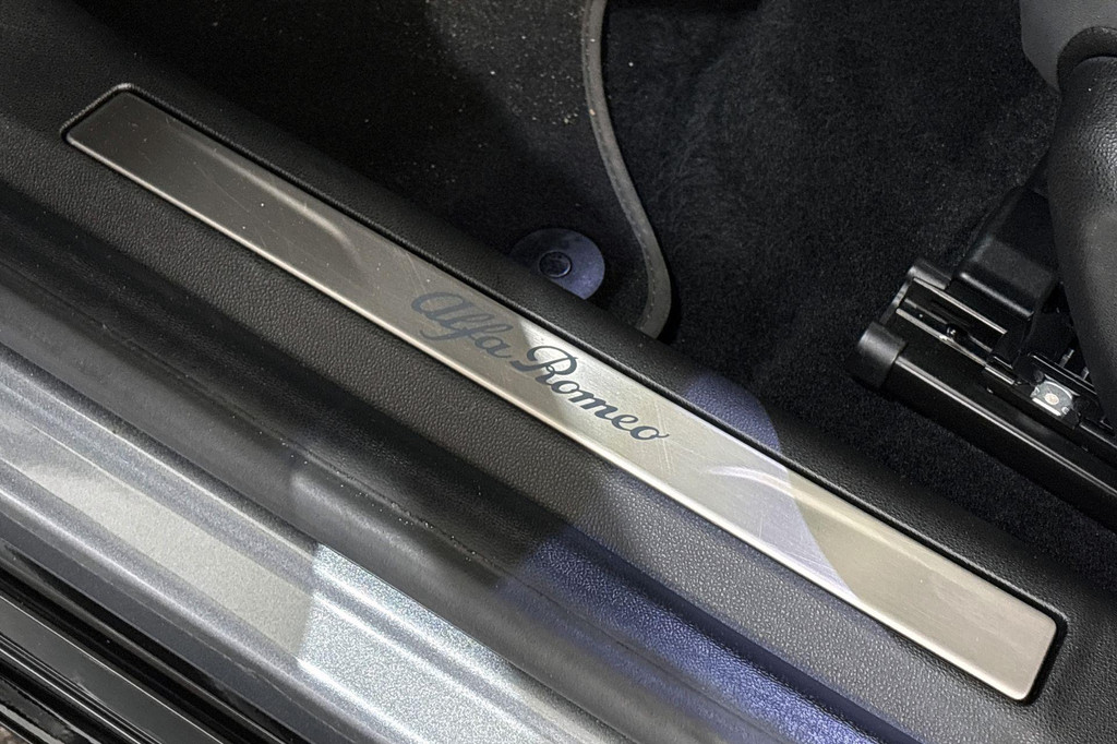 Alfa Romeo Junior (JZP10J) met abonnement
