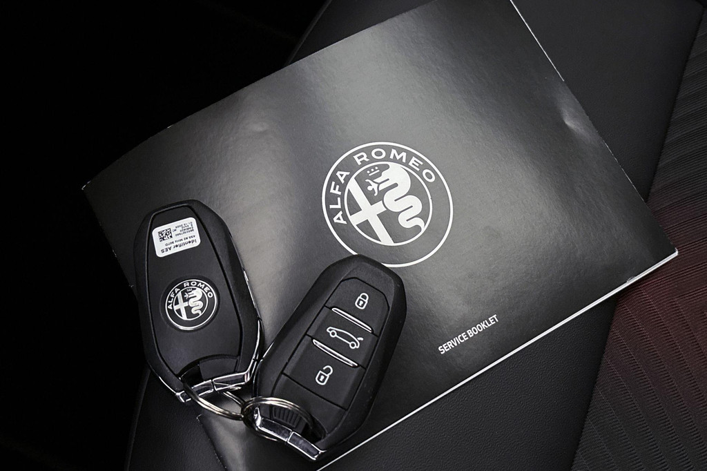 Alfa Romeo Junior (JZP10J) met abonnement