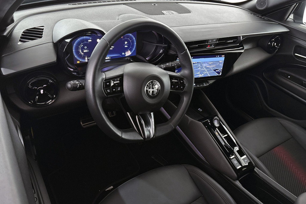 Alfa Romeo Junior (JZP10J) met abonnement