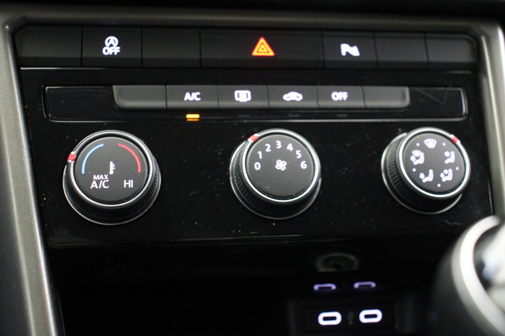 Volkswagen T-Roc (N230BL) met abonnement
