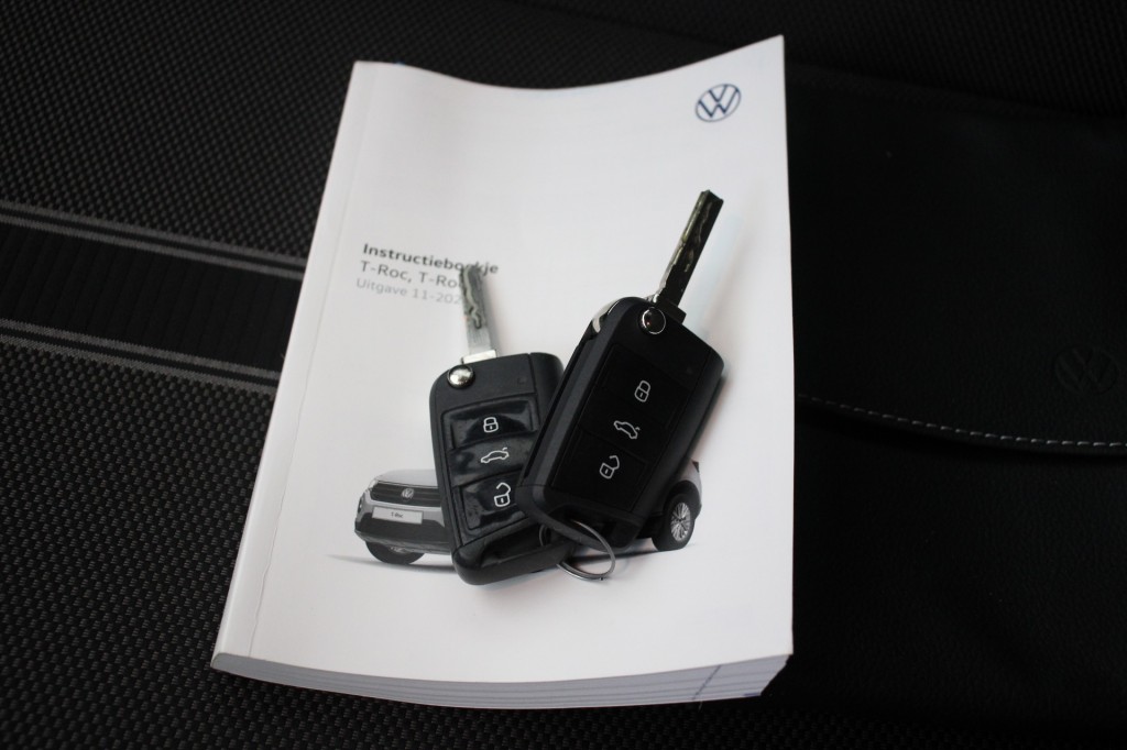 Volkswagen T-Roc (N230BL) met abonnement
