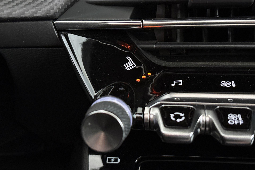 Peugeot e-2008 (N403GD) met abonnement