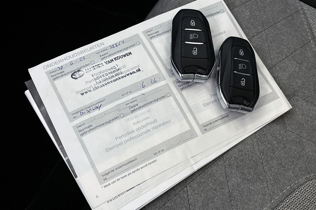 Peugeot e-2008 (N403GD) met abonnement