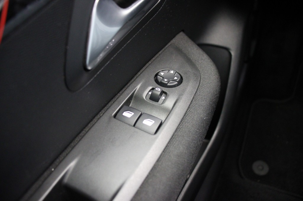 Peugeot e-208 (N492BB) met abonnement