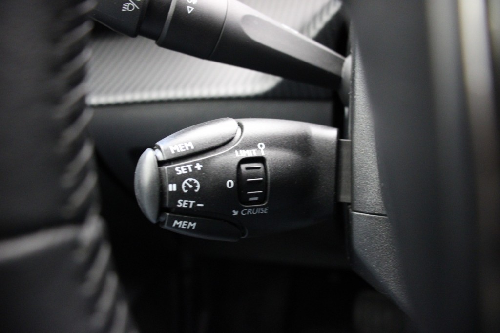 Peugeot e-208 (N492BB) met abonnement