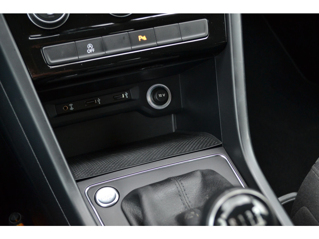 Volkswagen Touran (TB336V) met abonnement