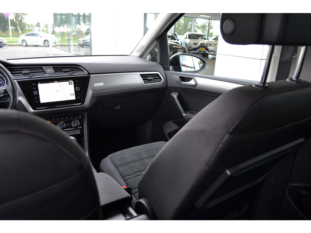 Volkswagen Touran (TB336V) met abonnement