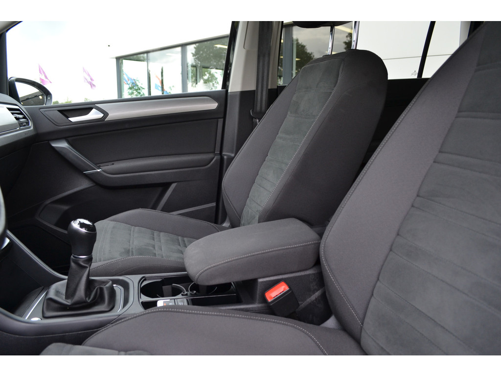 Volkswagen Touran (TB336V) met abonnement
