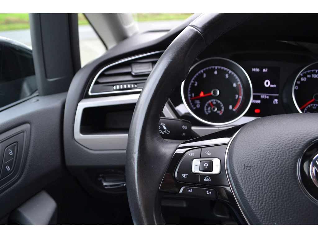 Volkswagen Touran (TB336V) met abonnement