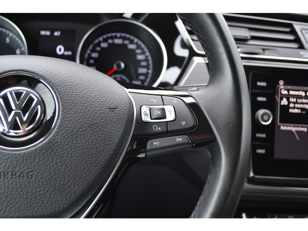 Volkswagen Touran (TB336V) met abonnement