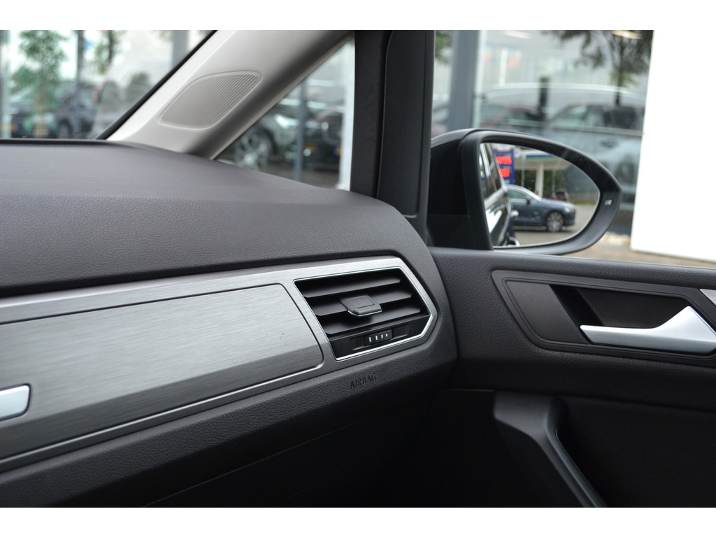 Volkswagen Touran (TB336V) met abonnement