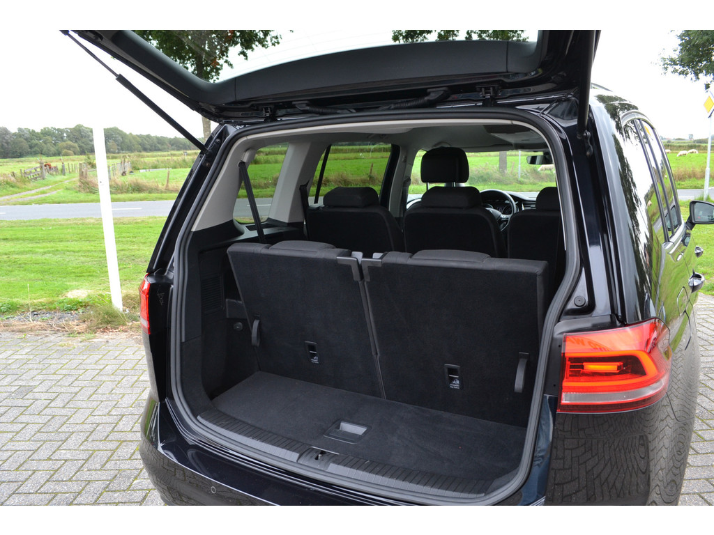 Volkswagen Touran (TB336V) met abonnement