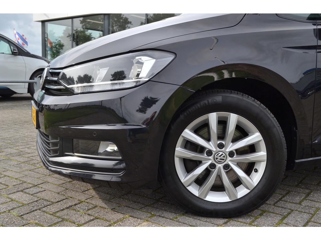 Volkswagen Touran (TB336V) met abonnement