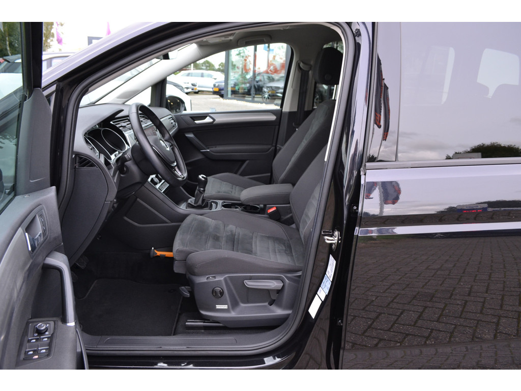 Volkswagen Touran (TB336V) met abonnement