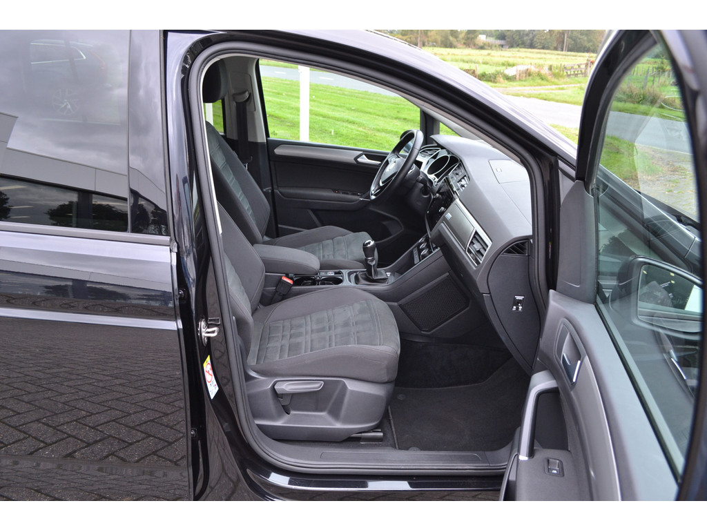 Volkswagen Touran (TB336V) met abonnement