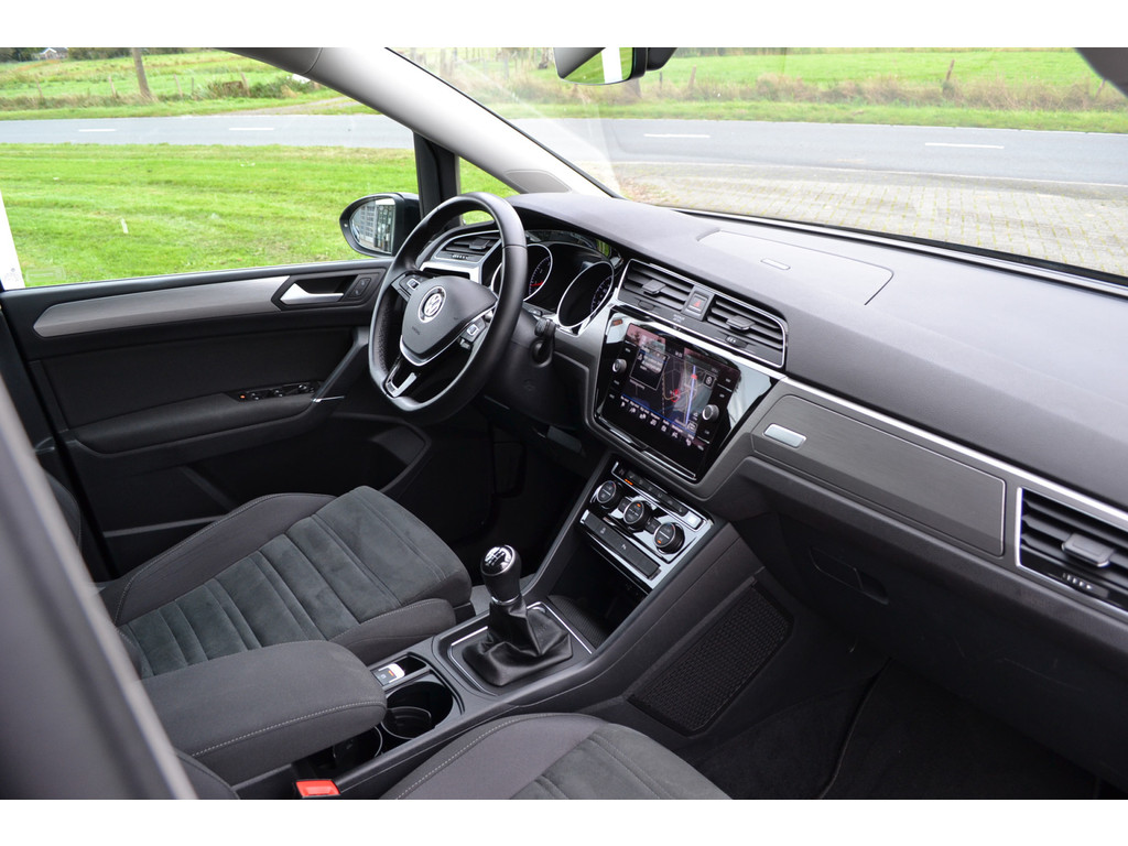 Volkswagen Touran (TB336V) met abonnement