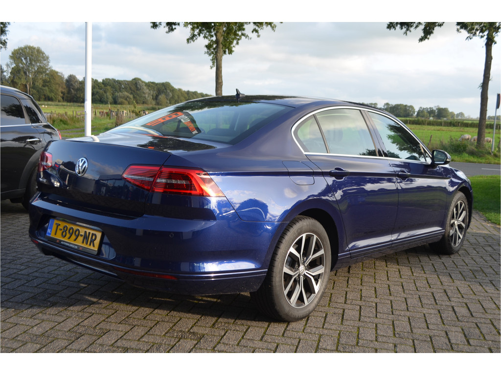 Volkswagen Passat (T899NR) met abonnement