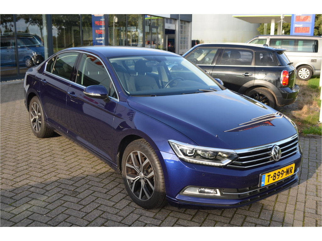 Volkswagen Passat (T899NR) met abonnement